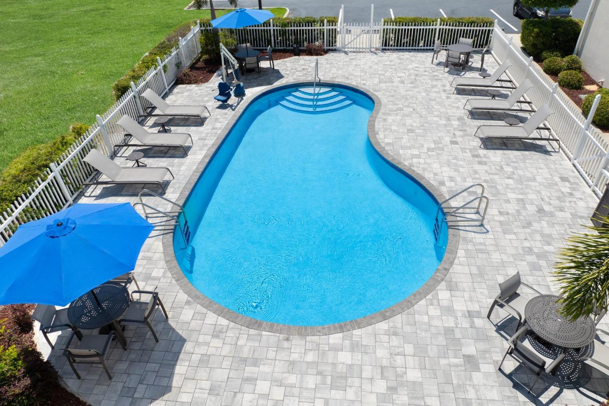 Holiday Inn Express & Suites Sebring By Ihg Exterior foto